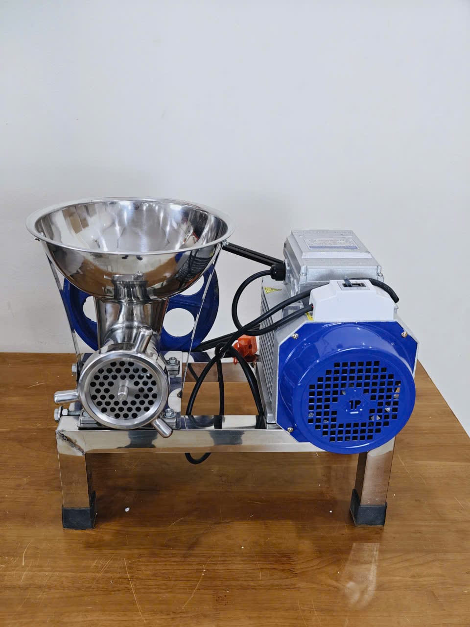 Máy xay thịt công nghiệp cối 32 động cơ 3kW hàng gia công trong nước
